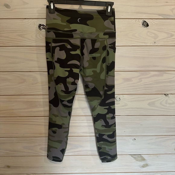 ZYIA Green and Black Camouflage Leggings Athletic Stretch - Picture 2 of 3